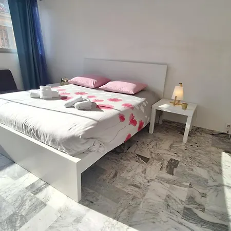 L Alicante Carre D'or 2 Pieces Terrasse Climatise Μεντόν